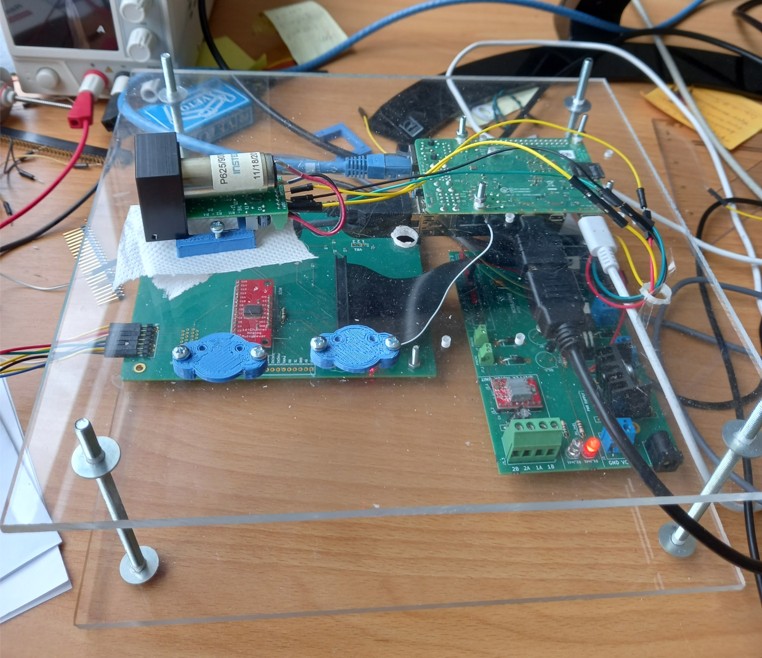 Custom electronics and Raspberry Pi instrumentation for a Lab-on-Chip experimental platform